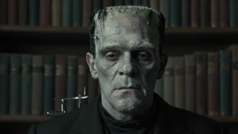 Retrato dramático del monstruo de Frankenstein en un estudio victoriano tenuemente iluminado, rodeado de libros y herramientas médicas antiguas.